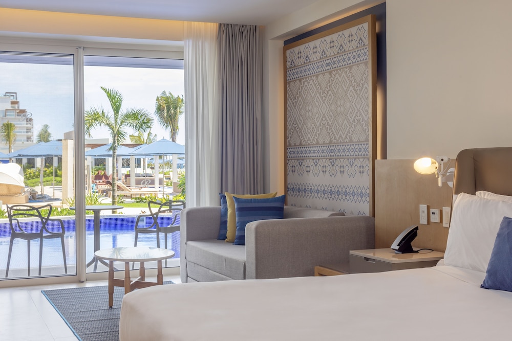 Luxury Junior Suite Swim Out - Photo 1