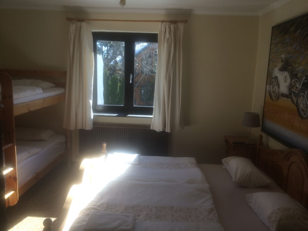 Economy Quadruple Room, 1 Bedroom photo 3