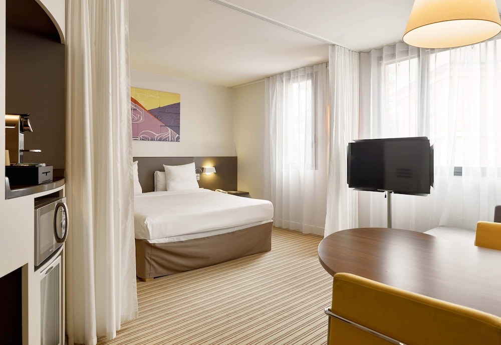 Classic Quadruple Room, Multiple Beds, Accessible, Non Smoking - Photo 1