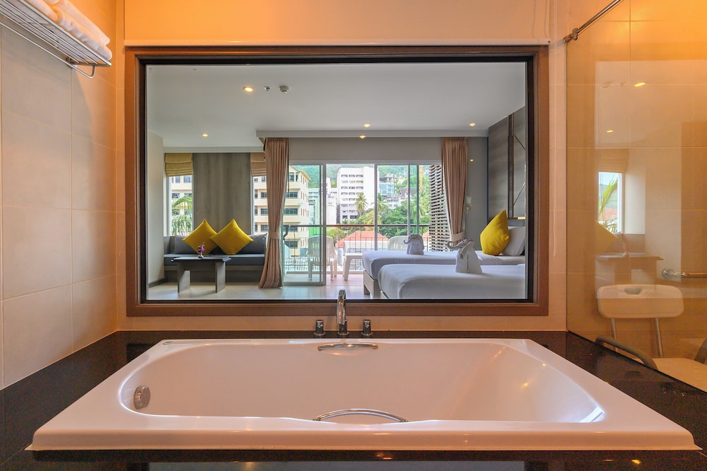 Grand Room (Deluxe) - Photo 22