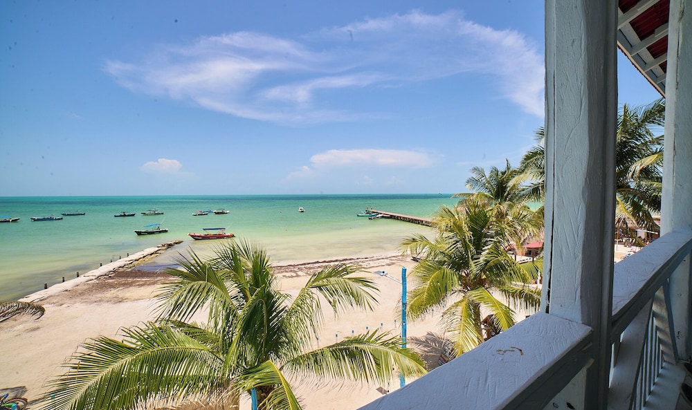 Deluxe Room, 1 King Bed, Beach View