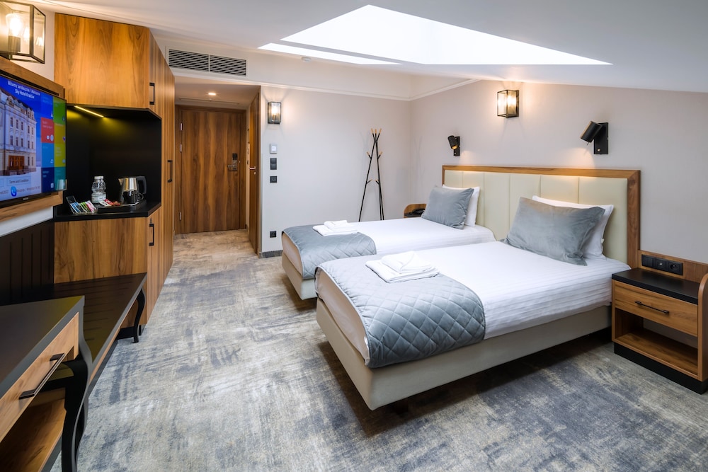 Standard Twin Room (Attic) photo 3