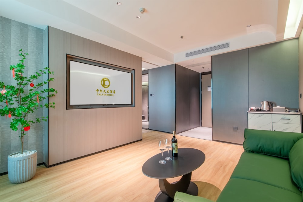 Business Suite, City View