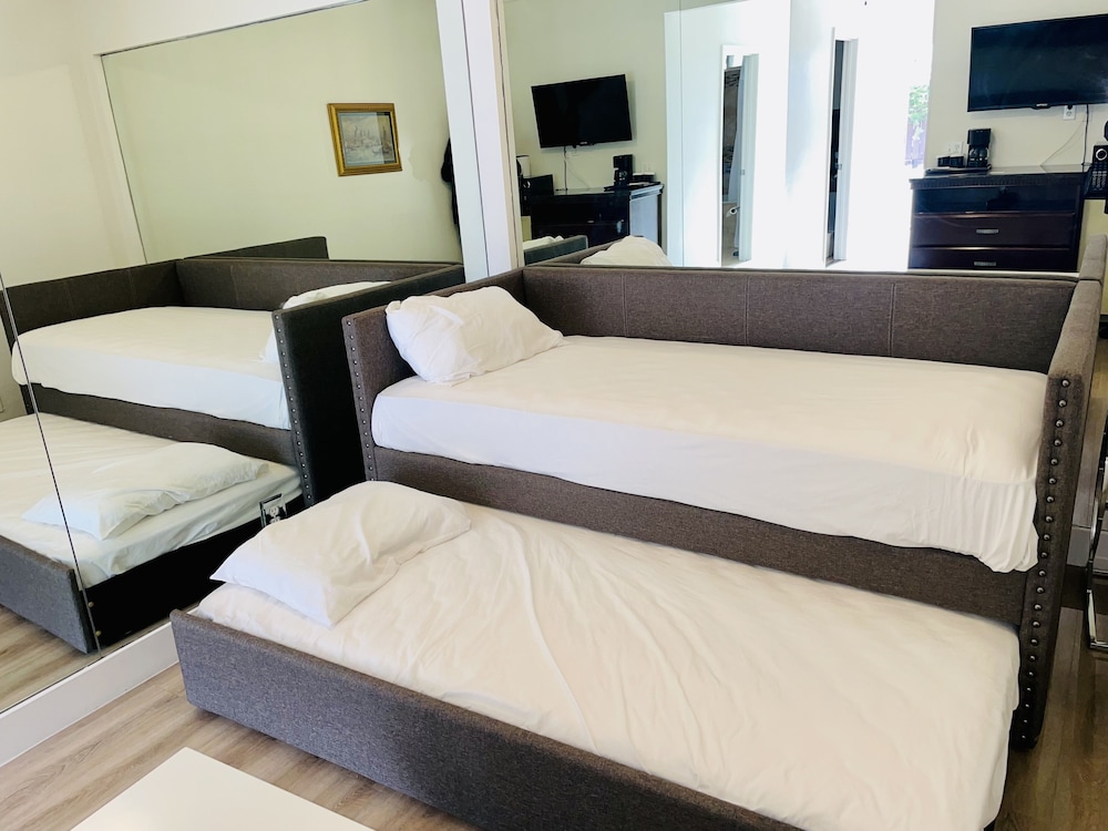 Junior Suite, 1 King Bed with Sofa bed - Photo 4