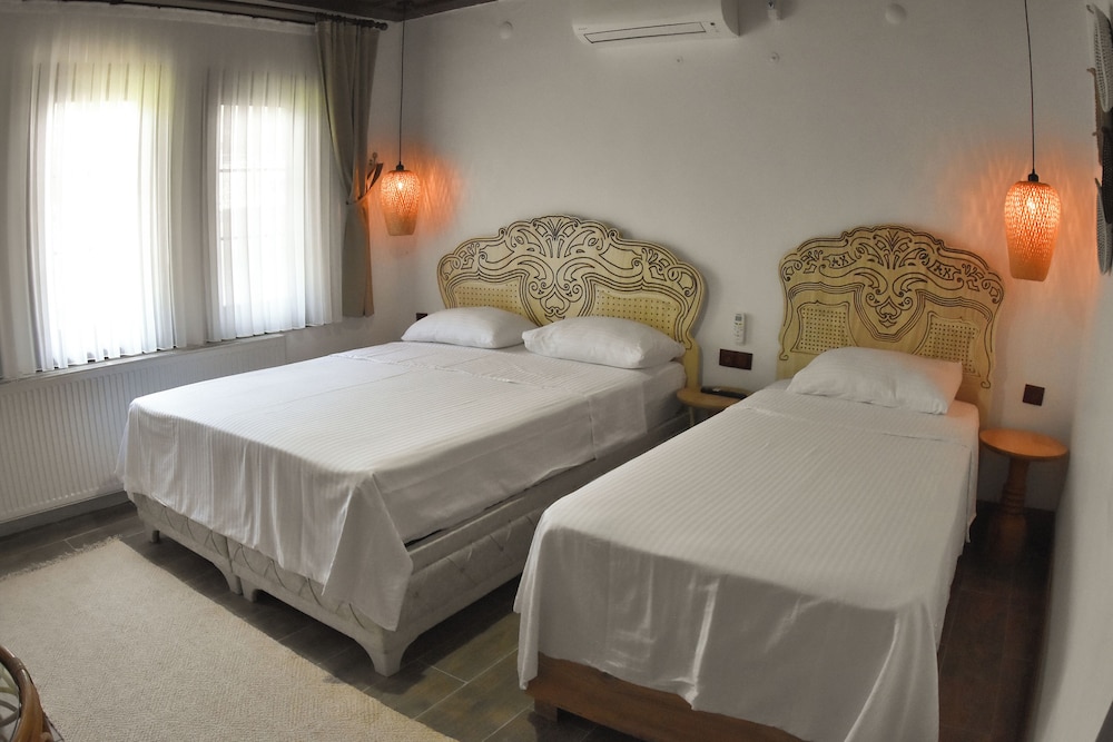 Comfort Triple Room, 1 Bedroom, Non Smoking, City View photo 2