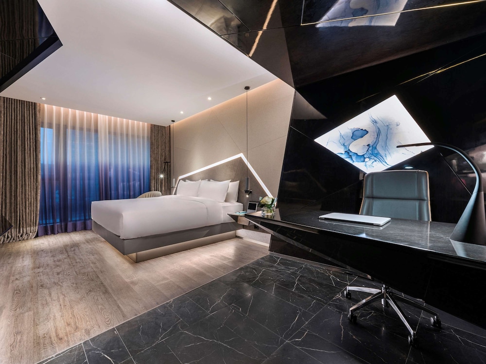 Room, 1 King Bed (Privilege)