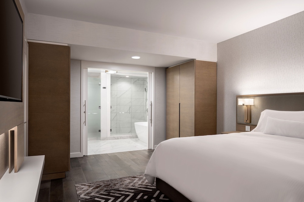 Suite, 1 Bedroom, Resort View - Photo 4