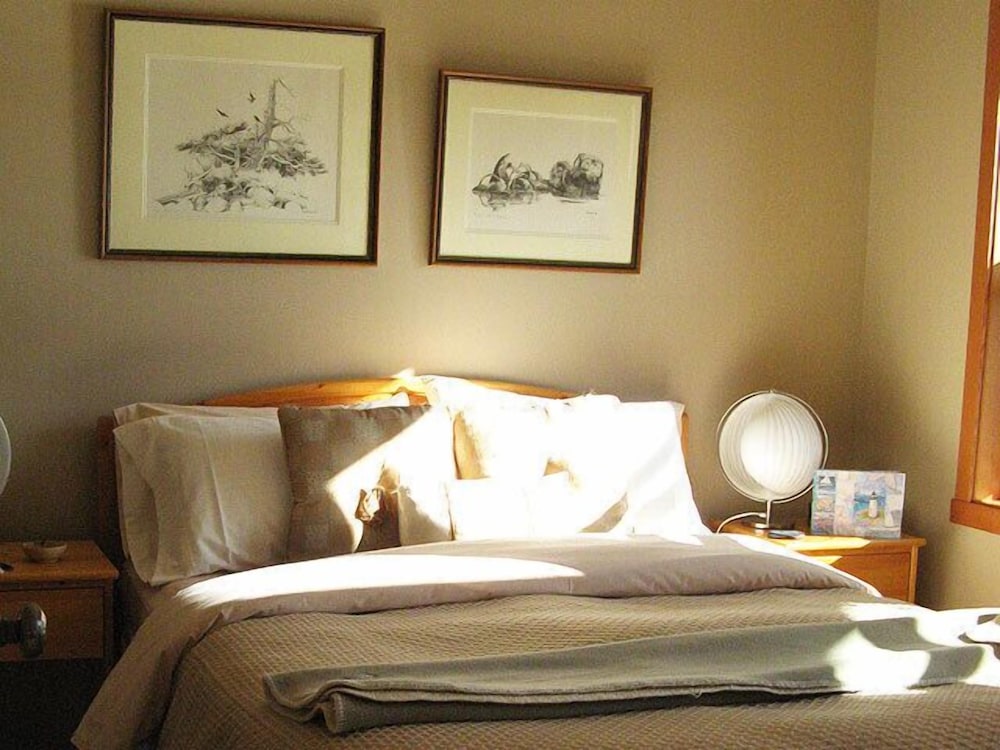 Superior Double Room, Ensuite, Sea View (Sunset Room) photo 2
