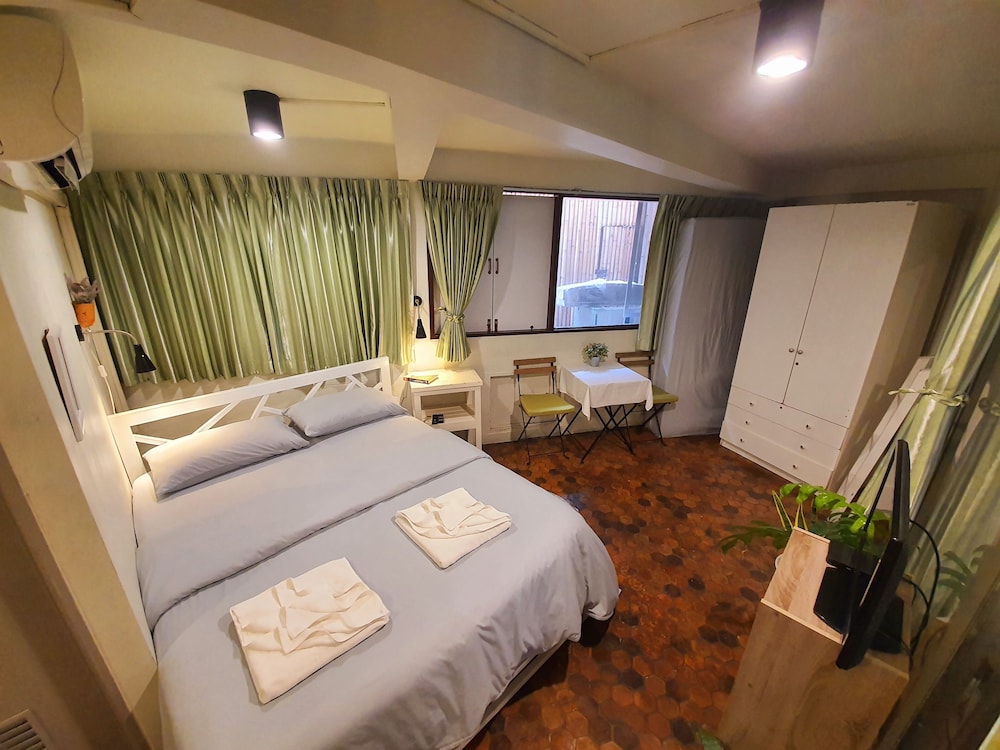 Deluxe Double Room, 1 Queen Bed, Private Bathroom photo 2