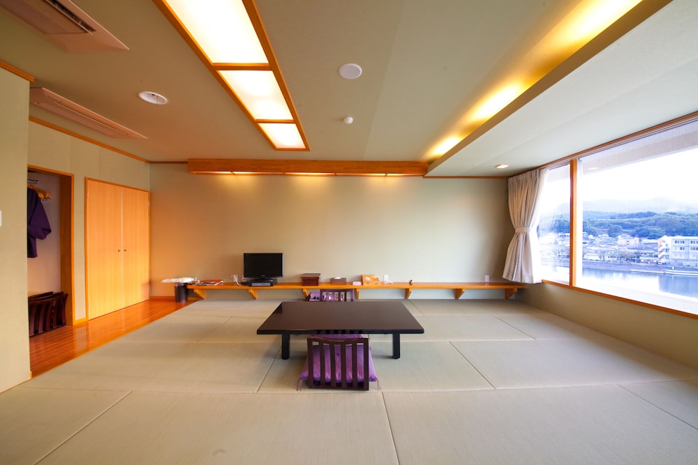 Family Room photo 3