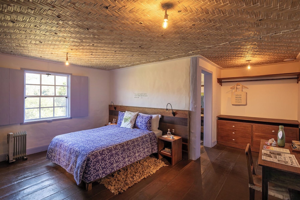 Suite, 1 Double Bed, Private Bathroom, Garden View