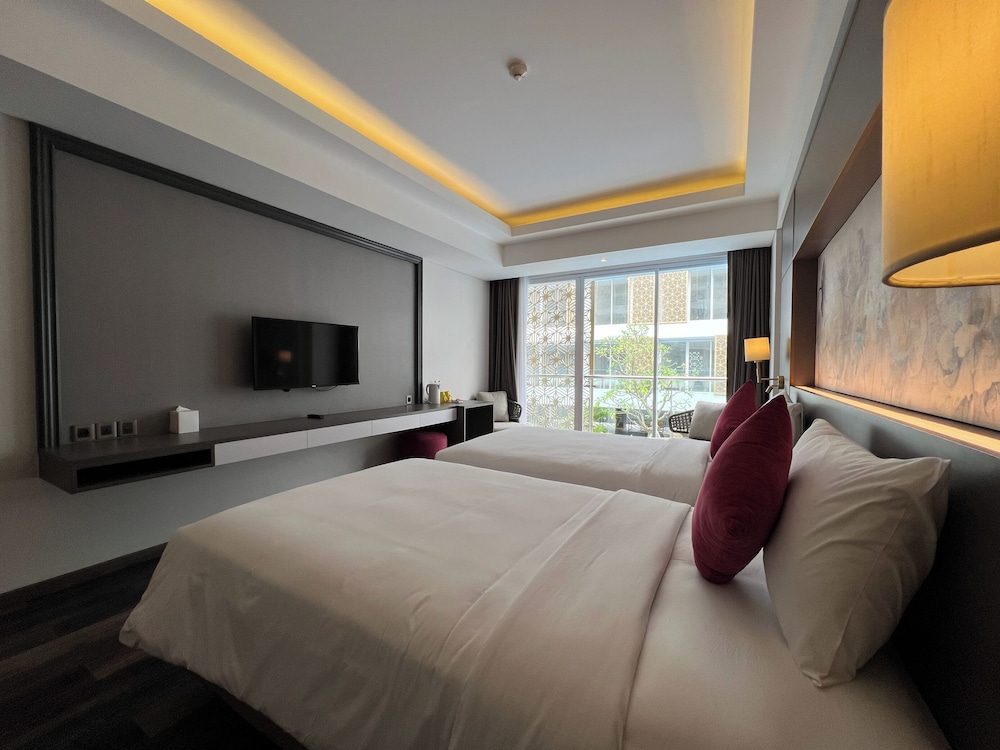 Deluxe Twin Room, Poolside