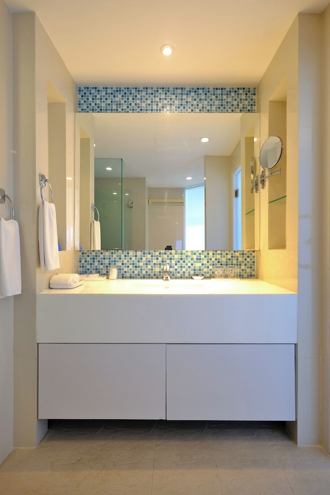 Deluxe Room, Sea View - Photo 8