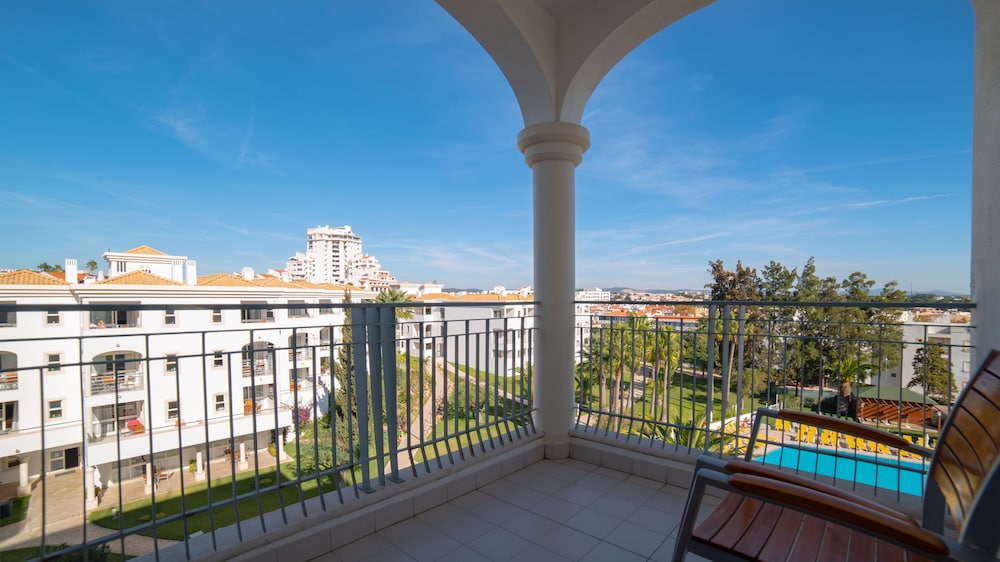 Family Apartment, 2 Bedrooms, Pool View - Photo 2
