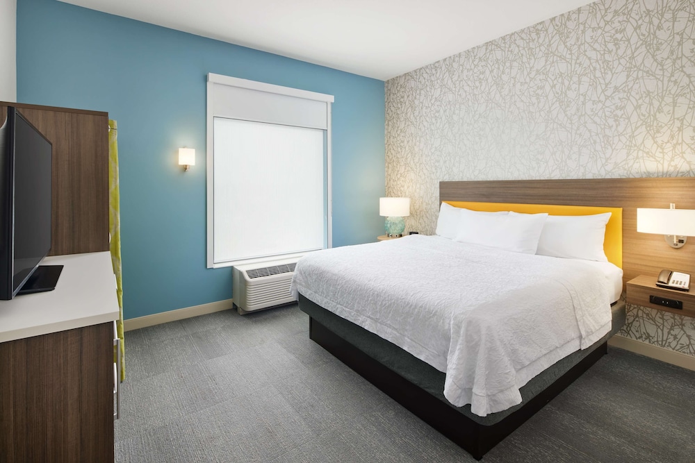 Suite, 1 Bedroom, Accessible (Mobility & Hearing, Roll-in Shower) - Photo 2