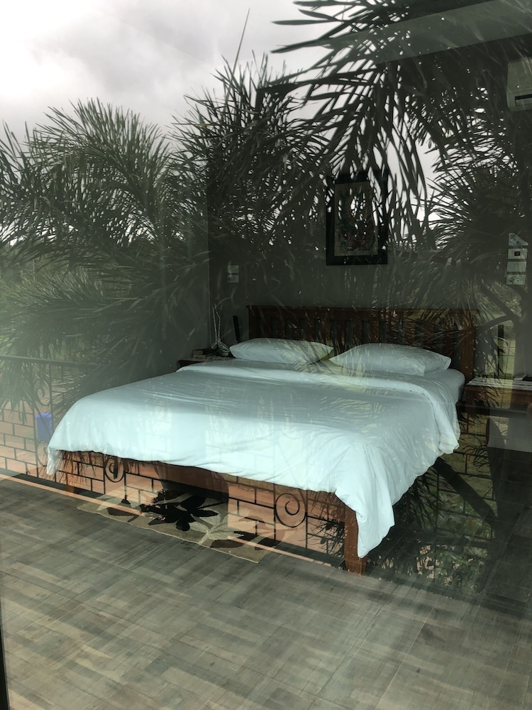 Deluxe Suite, 1 King Bed, Ground Floor