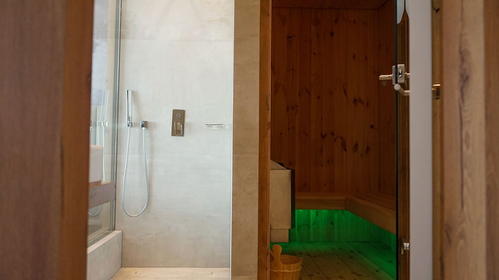 Deluxe Suite, 1 King Bed, Sauna photo 2