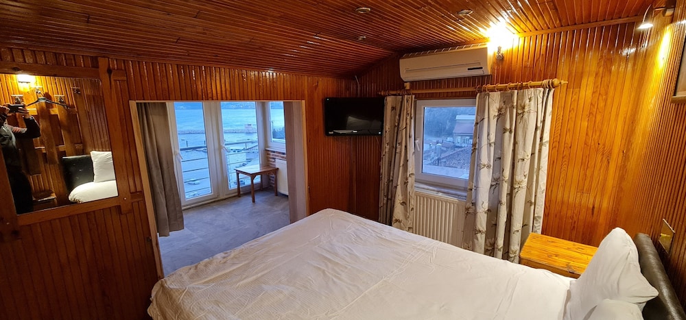 Panoramic Studio, 2 Bedrooms, Lake View photo 1