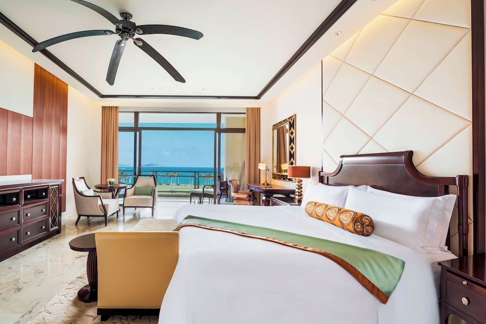 Premium Room, 1 King Bed, Ocean View, Oceanfront - Photo 1