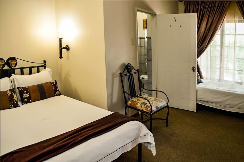 Standard Room, 1 Bedroom (Double/Twin Room - Shower) photo 1