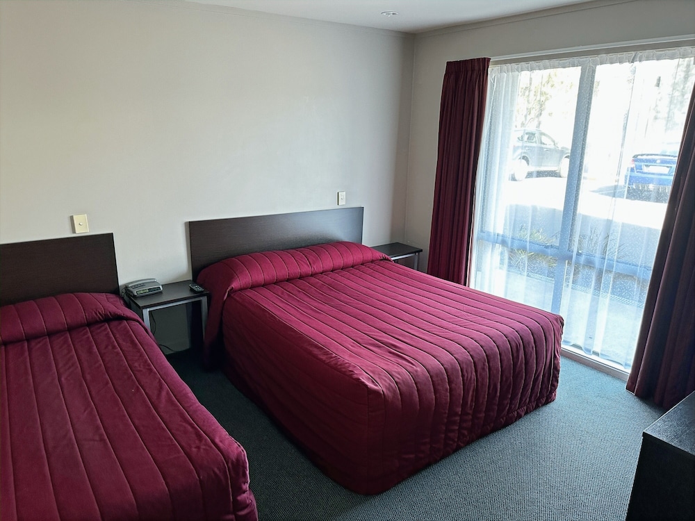 2 Bedroom Apartment with Spa Bath and Kitchenette (Opt 2) photo 2