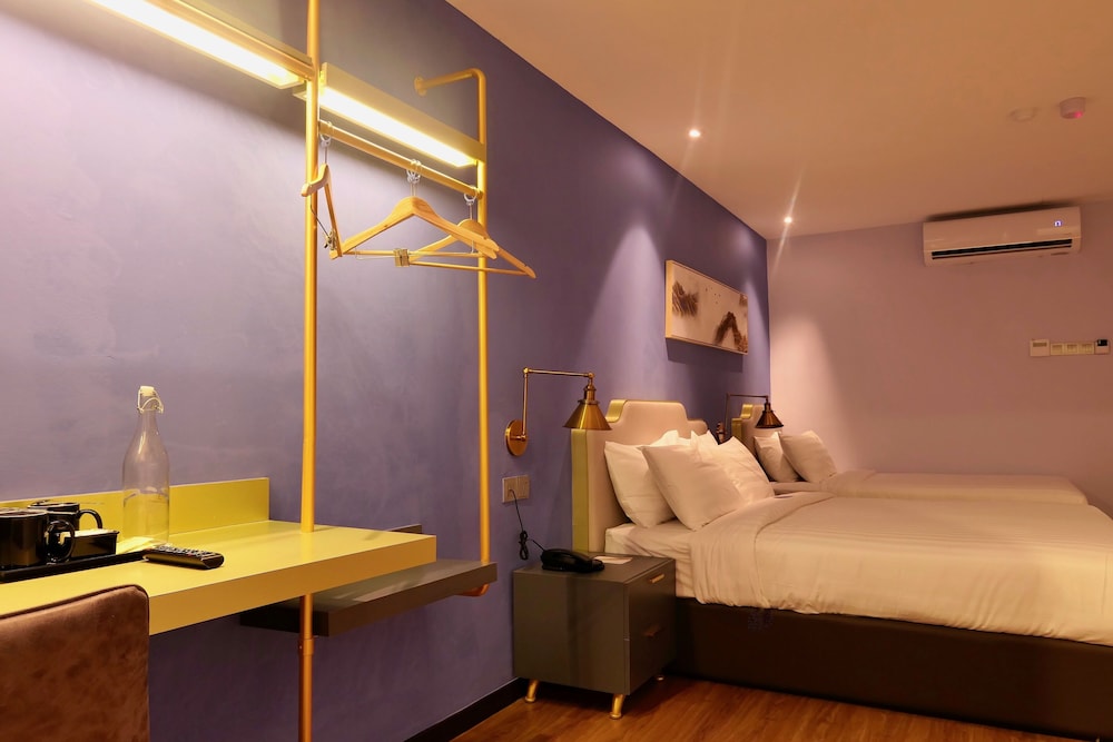 Ambassador Room - Photo 2