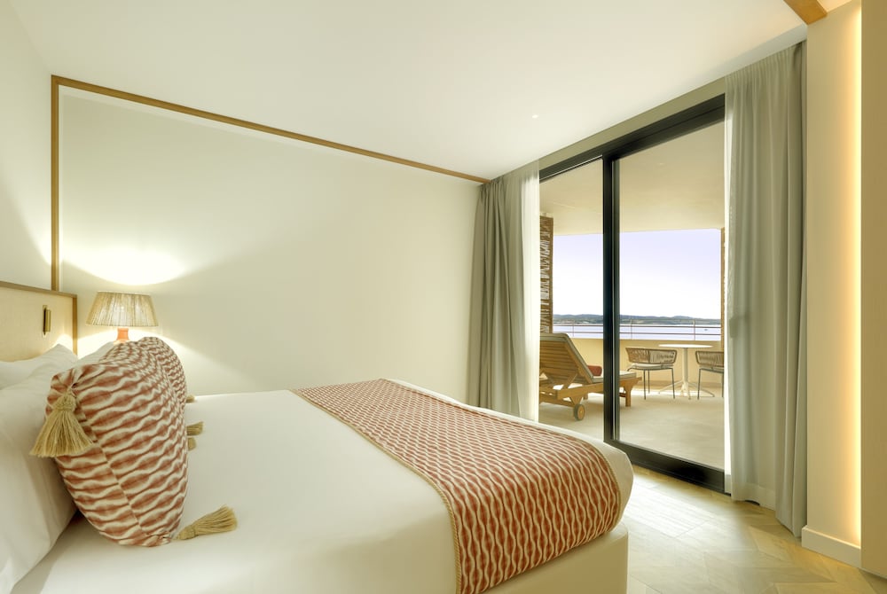 Suite, Sea View