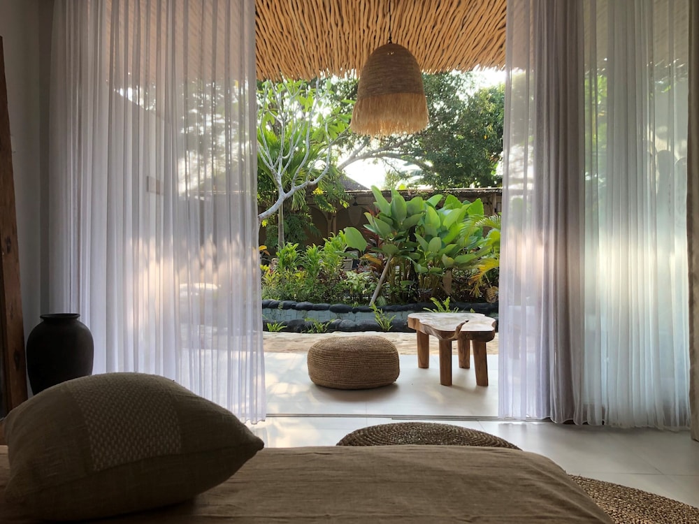 Standard Room, 1 Queen Bed, Pool View