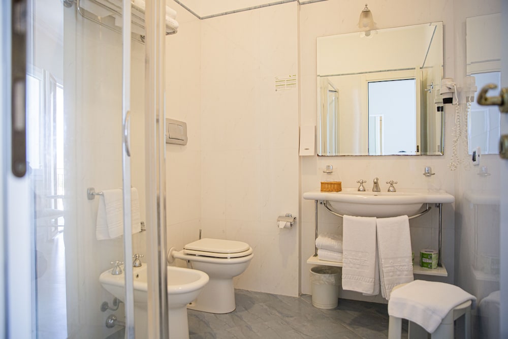 Superior Double or Twin Room, Sea View - Photo 6