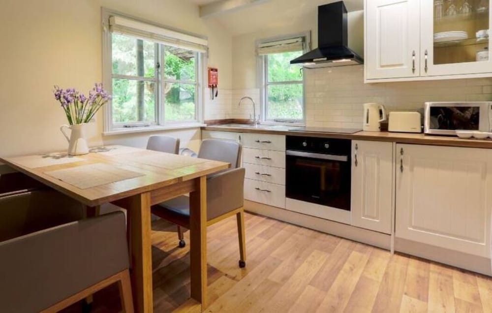 Deluxe Chalet, 1 Bedroom, Logburner, Garden View photo 2