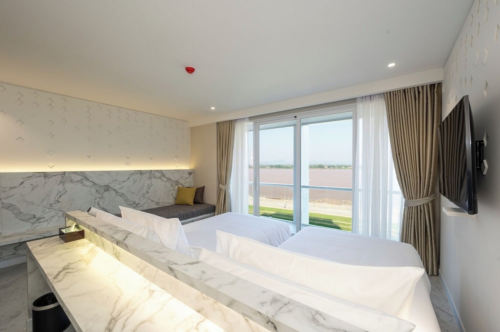 Deluxe Twin Room, River View - Photo 3