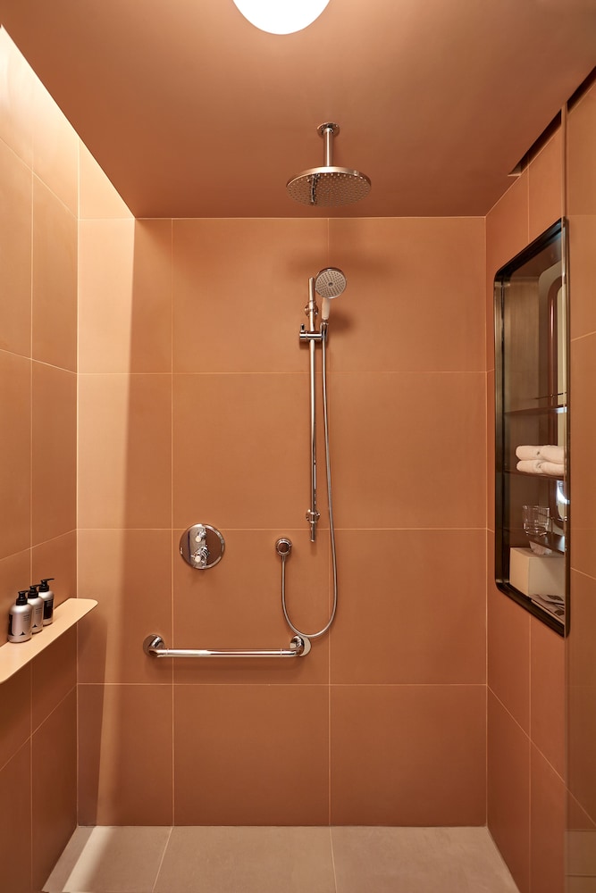 Premium Room, 1 King Bed (ADA) thumbnail 6