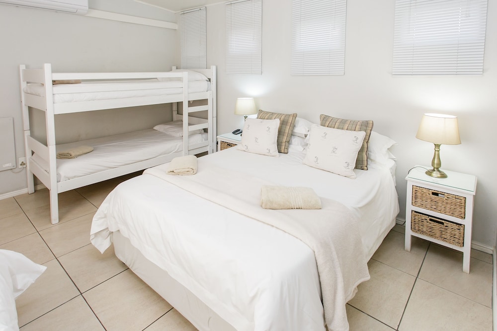 Comfort Room, 1 Bedroom ( Self-Catering Double + Single + Bunk) photo 1