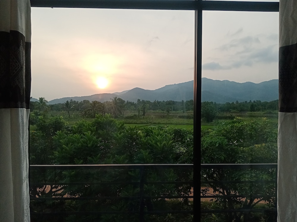 Deluxe Room, Hill View