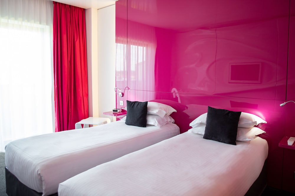Basic Studio, 2 Twin Beds - Photo 4