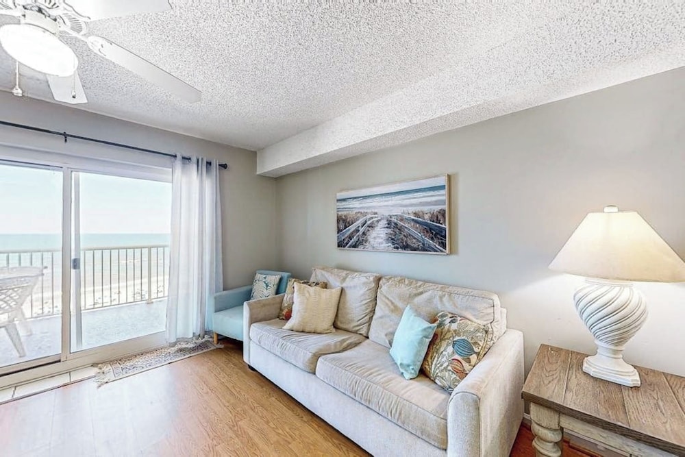 Exclusive Condo, 1 Bedroom, Balcony, Beach View photo 1