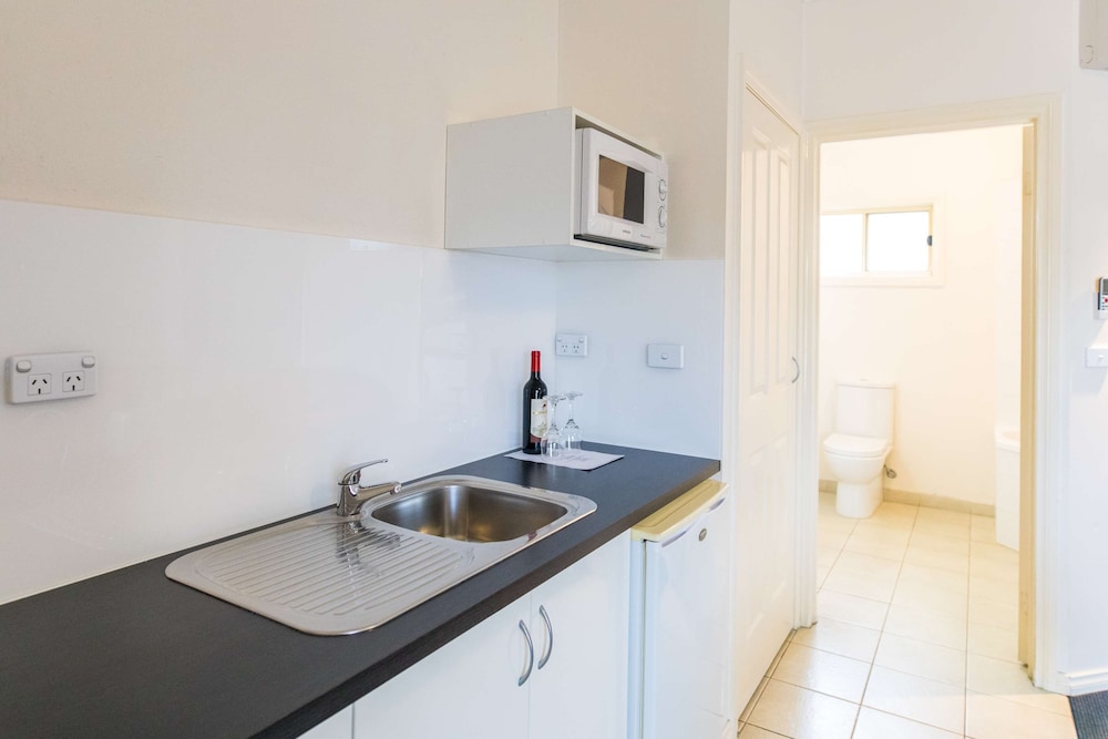 Deluxe Room, Multiple Beds, Non Smoking, Kitchenette (Walk-in Shower) - Photo 8