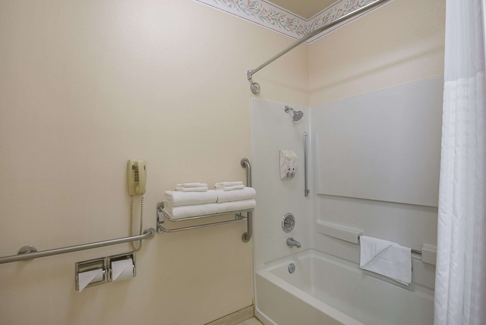 Room, 2 Double Beds, Accessible, Non Smoking - Photo 2