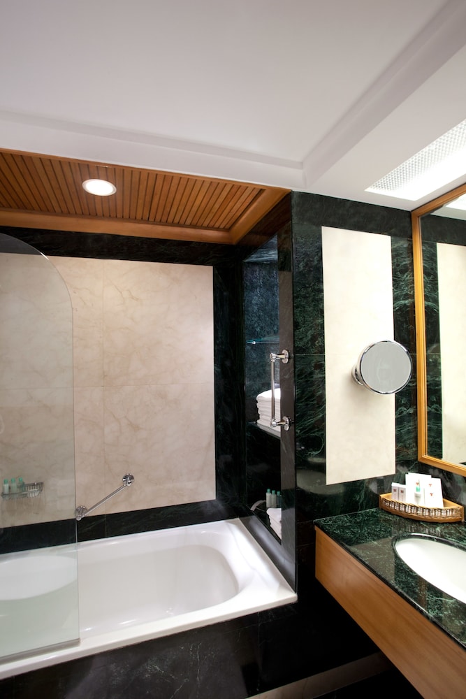Premier Suite - Photo 3