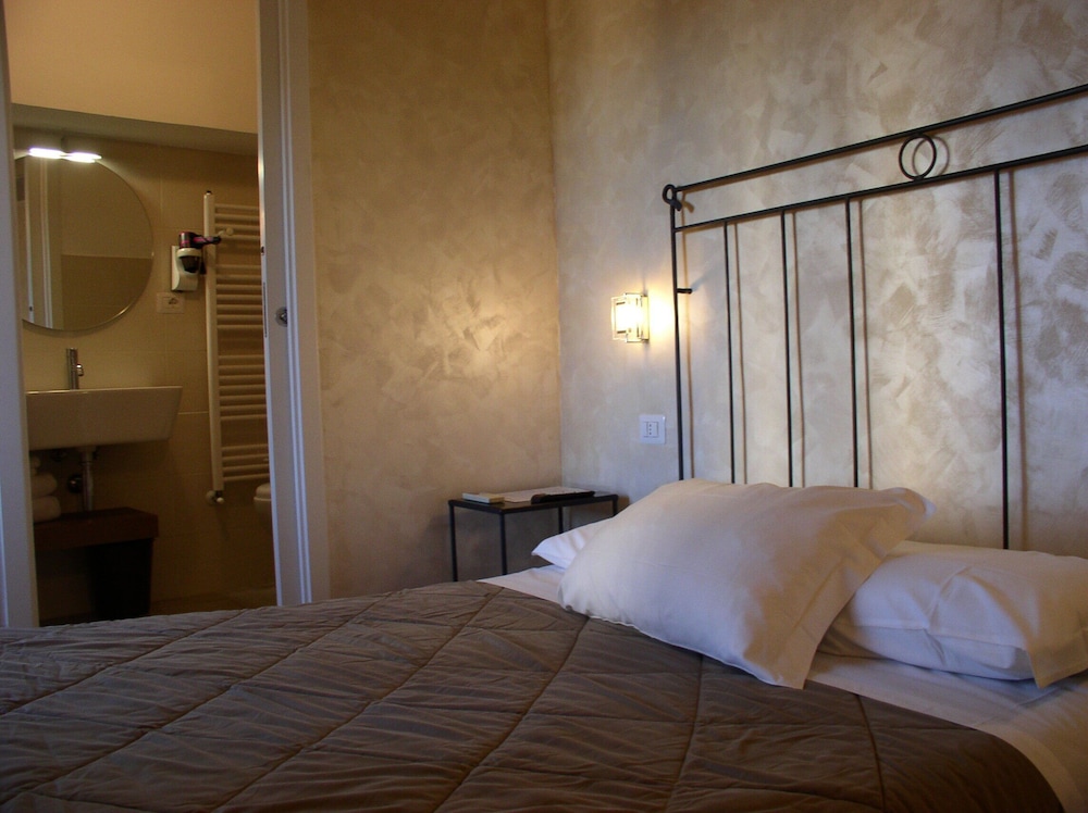City Room photo 3