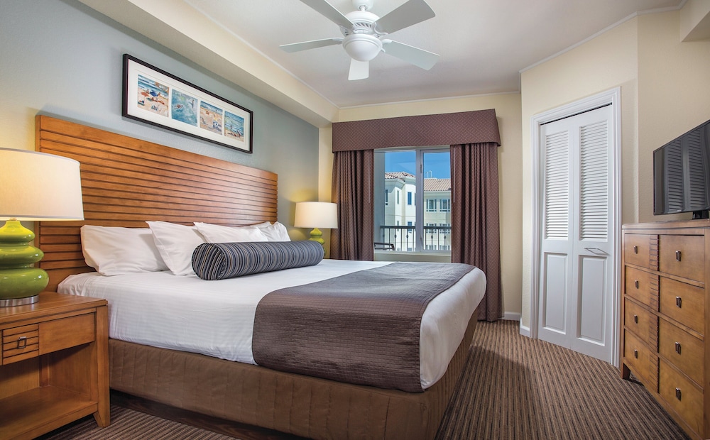 Deluxe Room, 1 Queen Bed photo 3