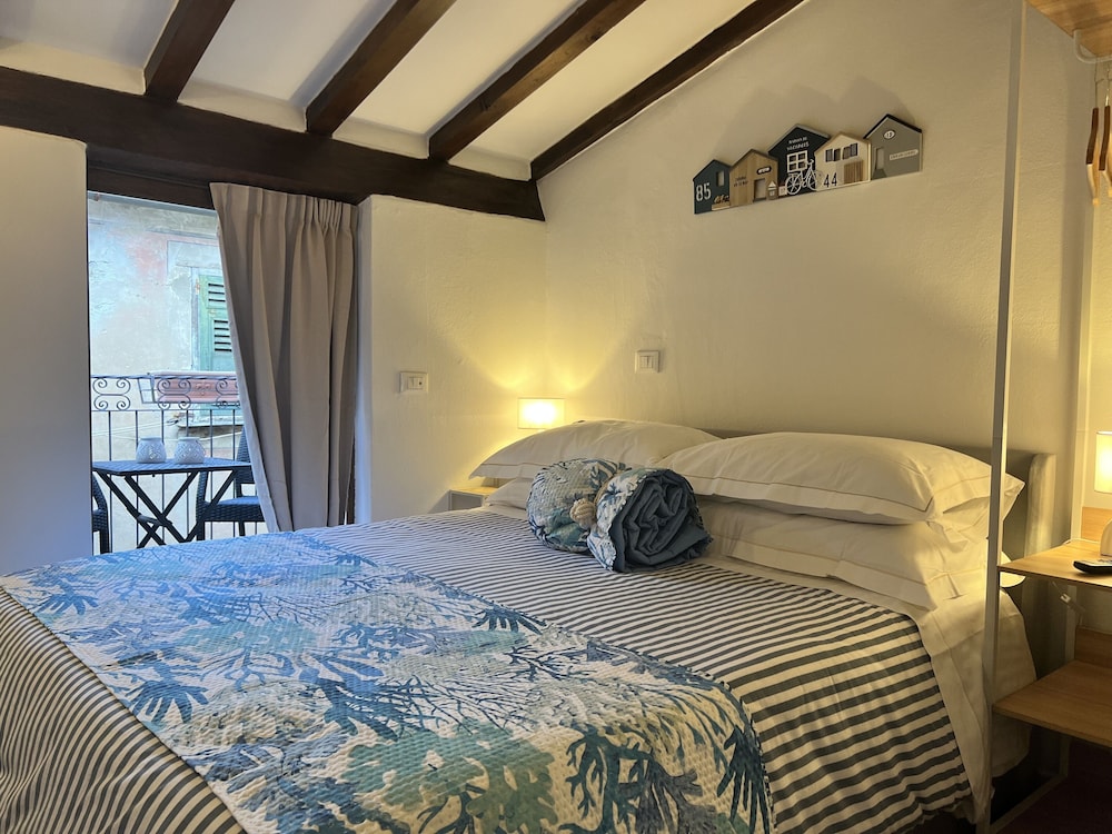 Junior Room, City View