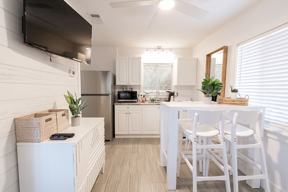 Luxury Suite, 1 Bedroom, Pool Access photo 2