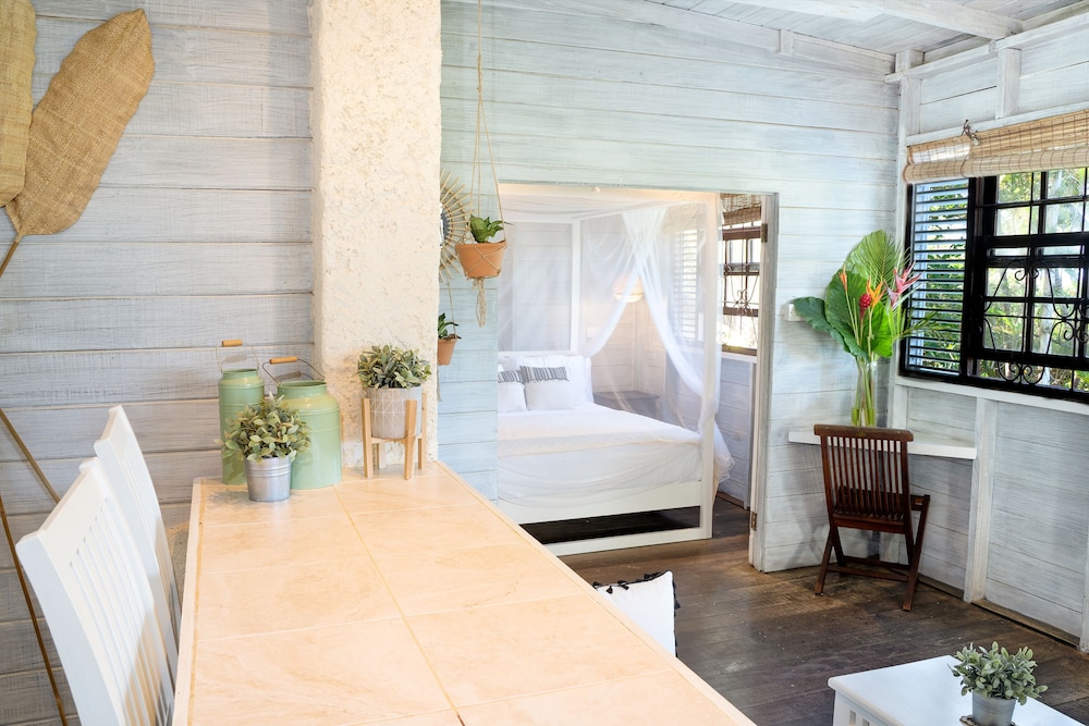 Apartment in Cottage (Batts Rock) photo 2
