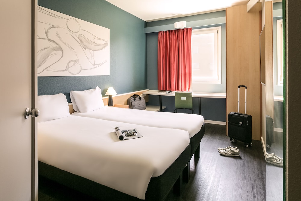Standard Room, 2 Twin Beds - Photo 2