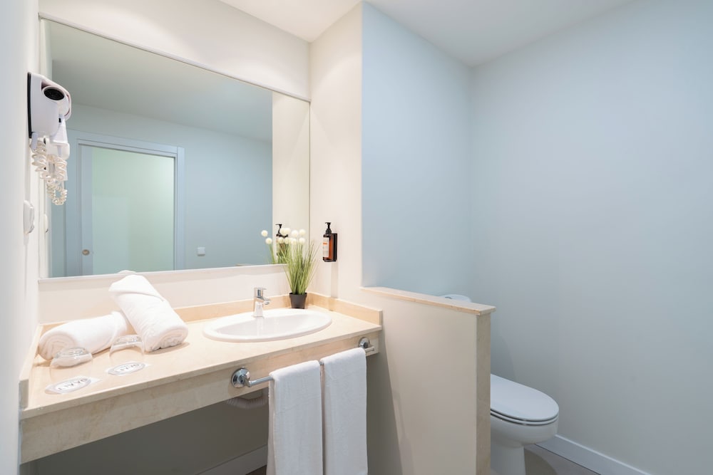 Standard Double Room (1 adult +1 child) photo 3