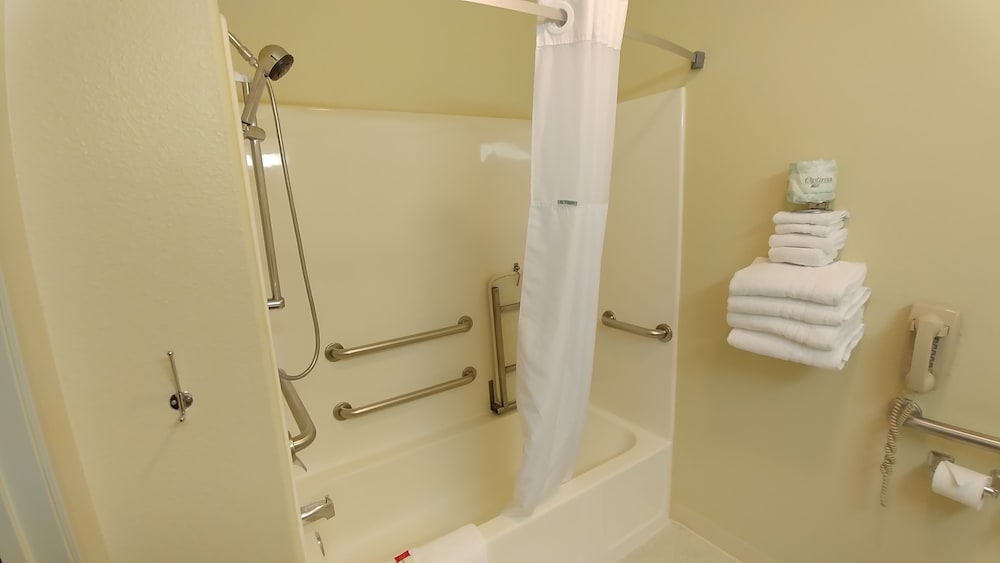 Room, 2 Queen Beds, Accessible, Non Smoking (Mobility Accessible) - Photo 11