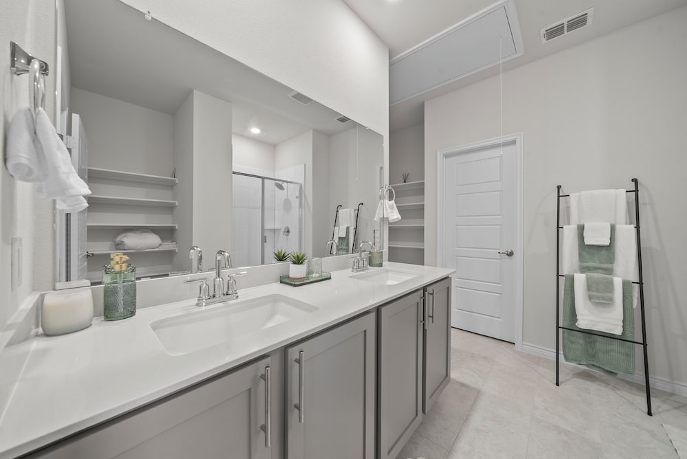Luxurious 4-Bed Home in Aubrey TX, Billede 31