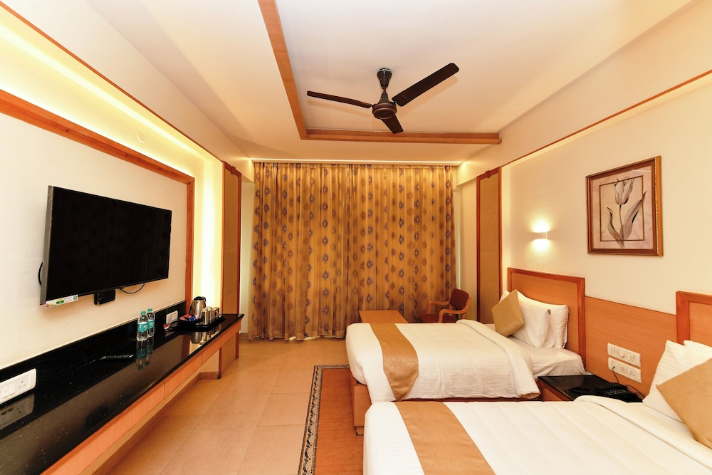 Luxury Twin Room, 1 Large Twin Bed, Non Smoking, City View photo 1