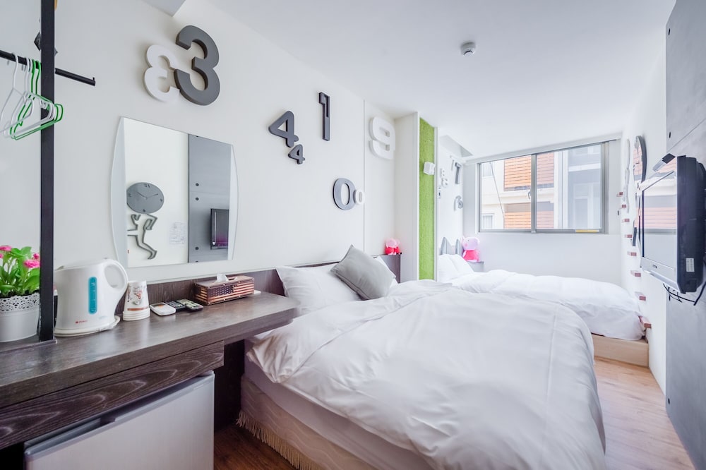 Quadruple Room, Partial Lake View photo 1